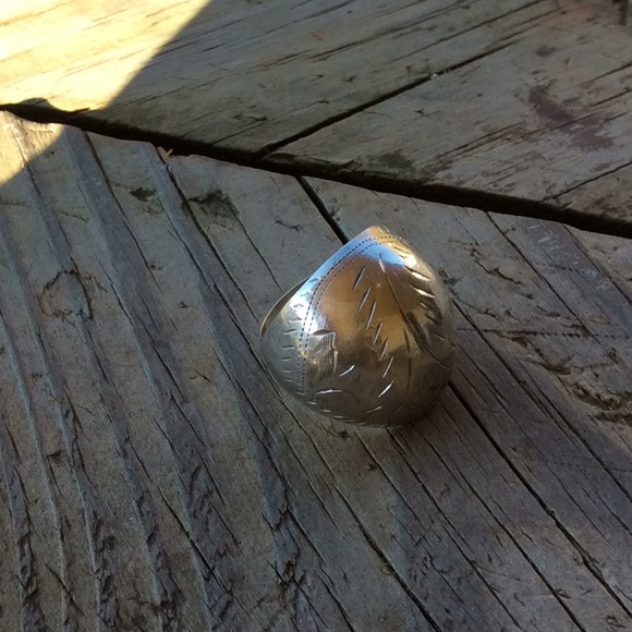 925 Sterling Silver Beautiful Patterned Ring - Picture 12 of 12